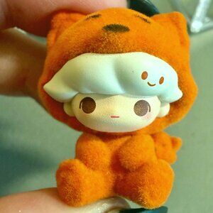 POP BEAN DIMOO Sitting Fox - MINI Figurine Pajama Dressing POP MART